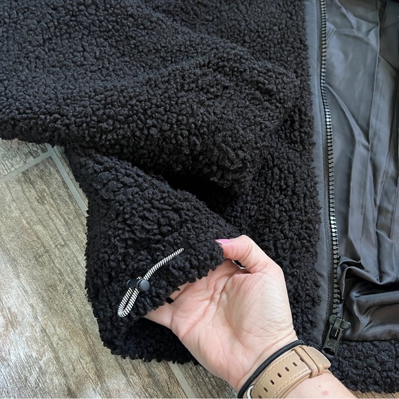 Gap Fit Women’s Sherpa Jacket, Black Zipper Closure, Size Small - Picture 7 of 10